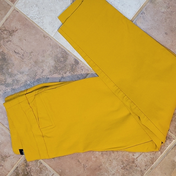 Yellow pants - Picture 1 of 4